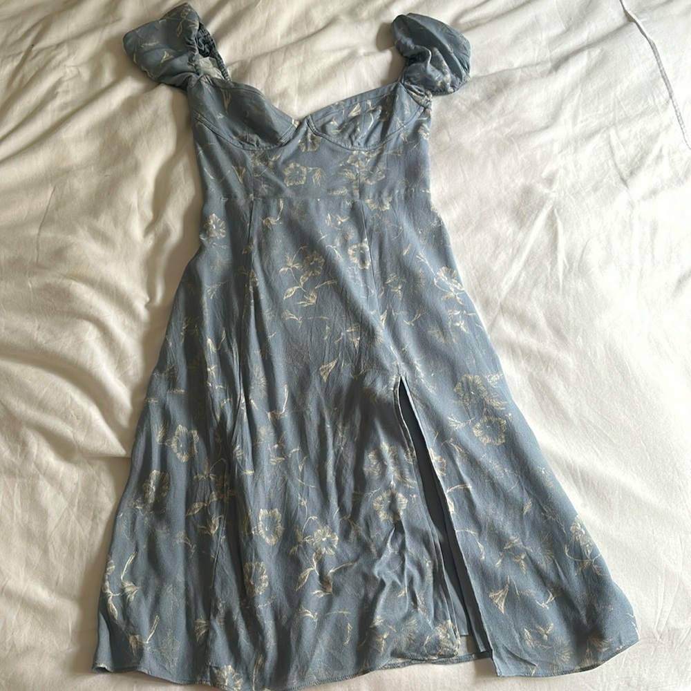 Aritzia Sunday Best blue floral dress
Size small